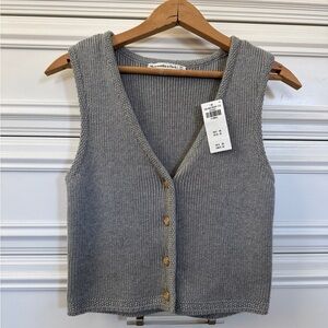 Abercrombie & Fitch Gray Knit Button-Up Vest
